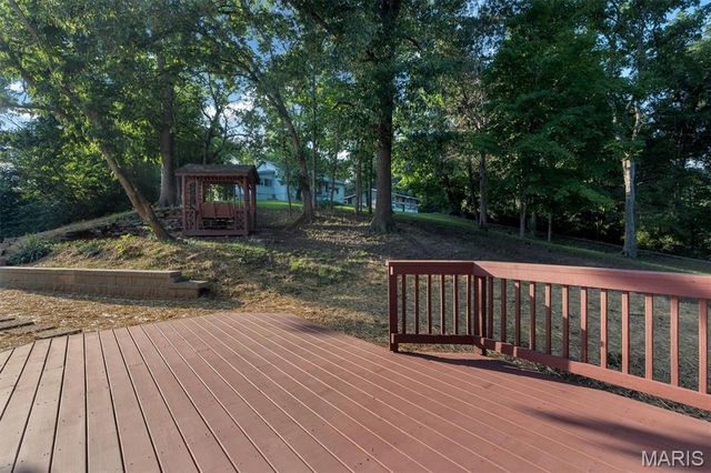 5839 Brookstone Terrace Drive, St Louis, MO 63129