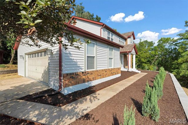 5839 Brookstone Terrace Drive, St Louis, MO 63129