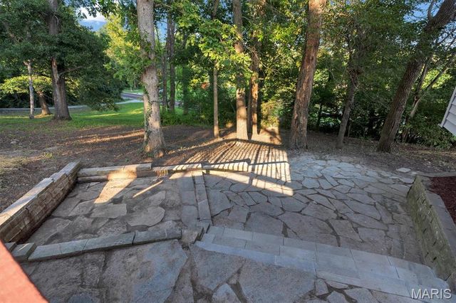 5839 Brookstone Terrace Drive, St Louis, MO 63129