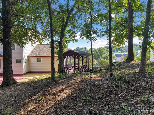 5839 Brookstone Terrace Drive, St Louis, MO 63129