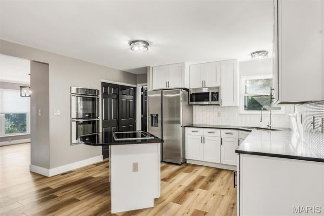 5839 Brookstone Terrace Drive, St Louis, MO 63129