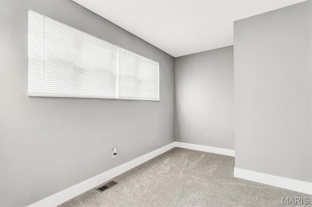 5839 Brookstone Terrace Drive, St Louis, MO 63129