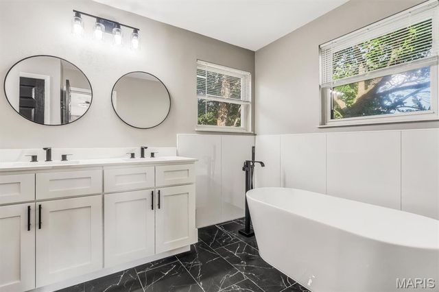 5839 Brookstone Terrace Drive, St Louis, MO 63129