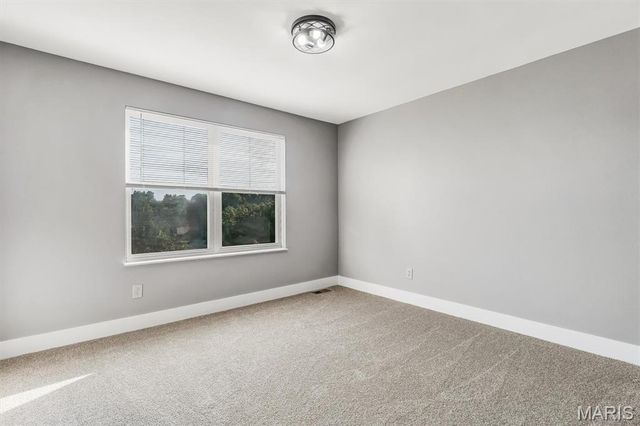 5839 Brookstone Terrace Drive, St Louis, MO 63129