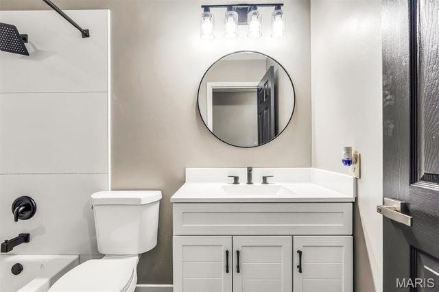 5839 Brookstone Terrace Drive, St Louis, MO 63129