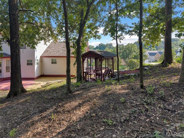 5839 Brookstone Terrace Drive, St Louis, MO 63129