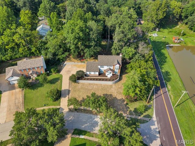 5839 Brookstone Terrace Drive, St Louis, MO 63129