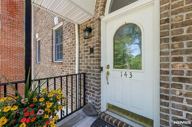 143 Stonegate Trail 44, Cresskill, NJ 07626