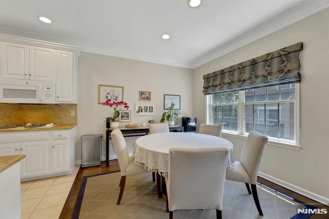 143 Stonegate Trail 44, Cresskill, NJ 07626