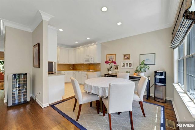 143 Stonegate Trail 44, Cresskill, NJ 07626
