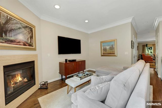 143 Stonegate Trail 44, Cresskill, NJ 07626