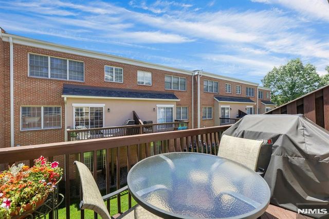143 Stonegate Trail 44, Cresskill, NJ 07626