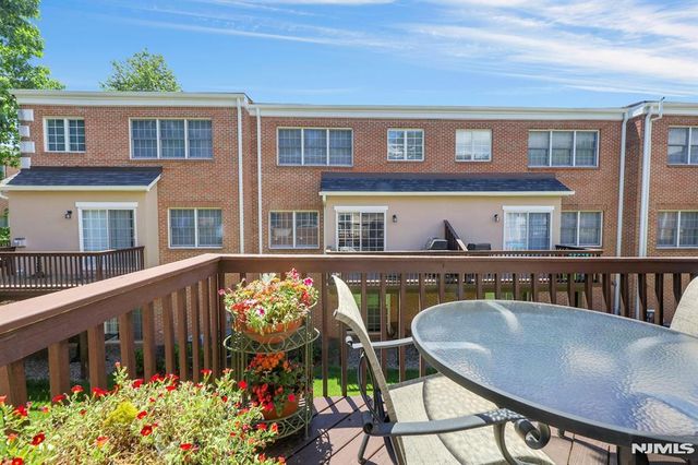 143 Stonegate Trail 44, Cresskill, NJ 07626