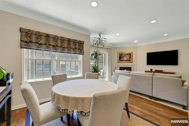 143 Stonegate Trail 44, Cresskill, NJ 07626