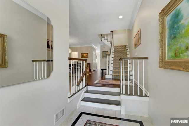 143 Stonegate Trail 44, Cresskill, NJ 07626