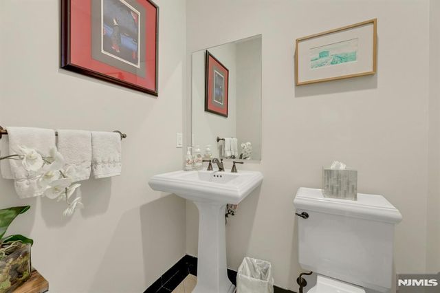 143 Stonegate Trail 44, Cresskill, NJ 07626
