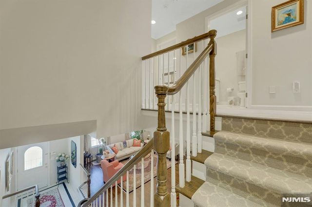 143 Stonegate Trail 44, Cresskill, NJ 07626
