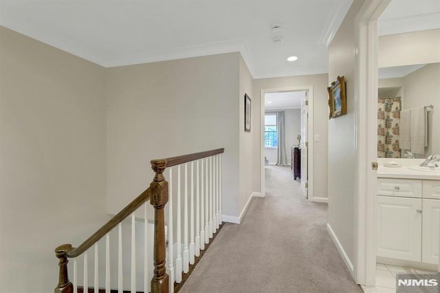 143 Stonegate Trail 44, Cresskill, NJ 07626