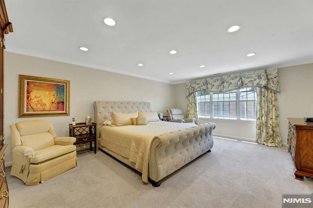 143 Stonegate Trail 44, Cresskill, NJ 07626