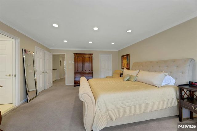 143 Stonegate Trail 44, Cresskill, NJ 07626