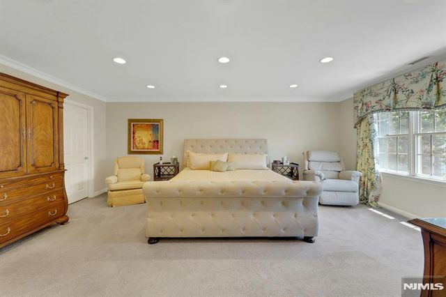 143 Stonegate Trail 44, Cresskill, NJ 07626