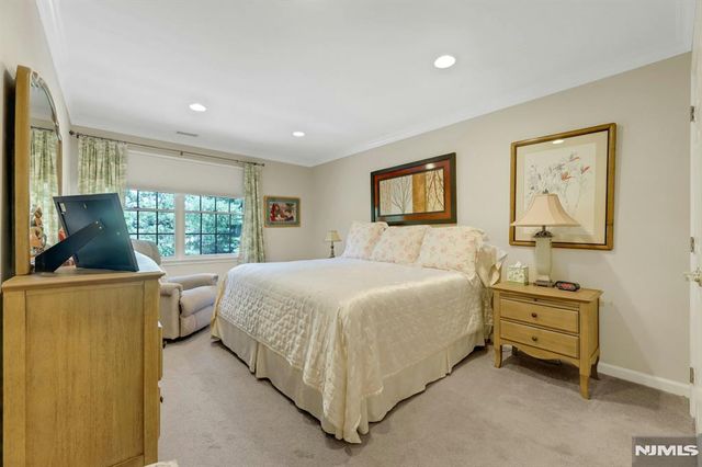 143 Stonegate Trail 44, Cresskill, NJ 07626
