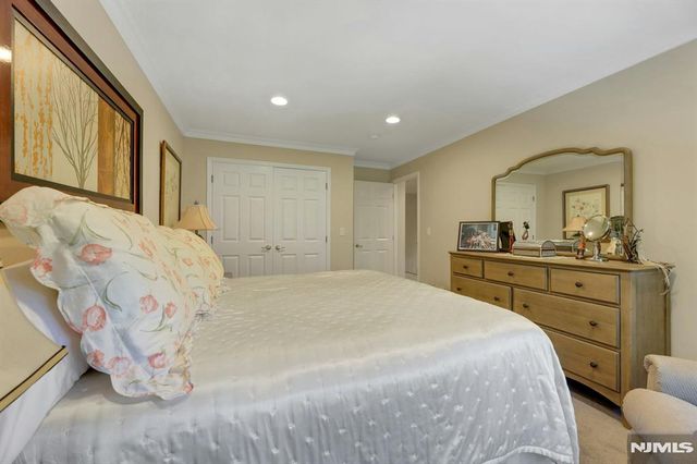 143 Stonegate Trail 44, Cresskill, NJ 07626