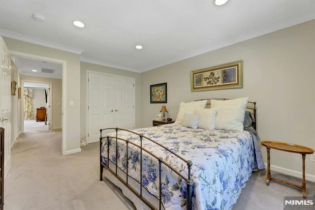 143 Stonegate Trail 44, Cresskill, NJ 07626