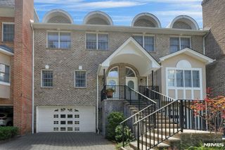 143 Stonegate Trail 44, Cresskill, NJ 07626