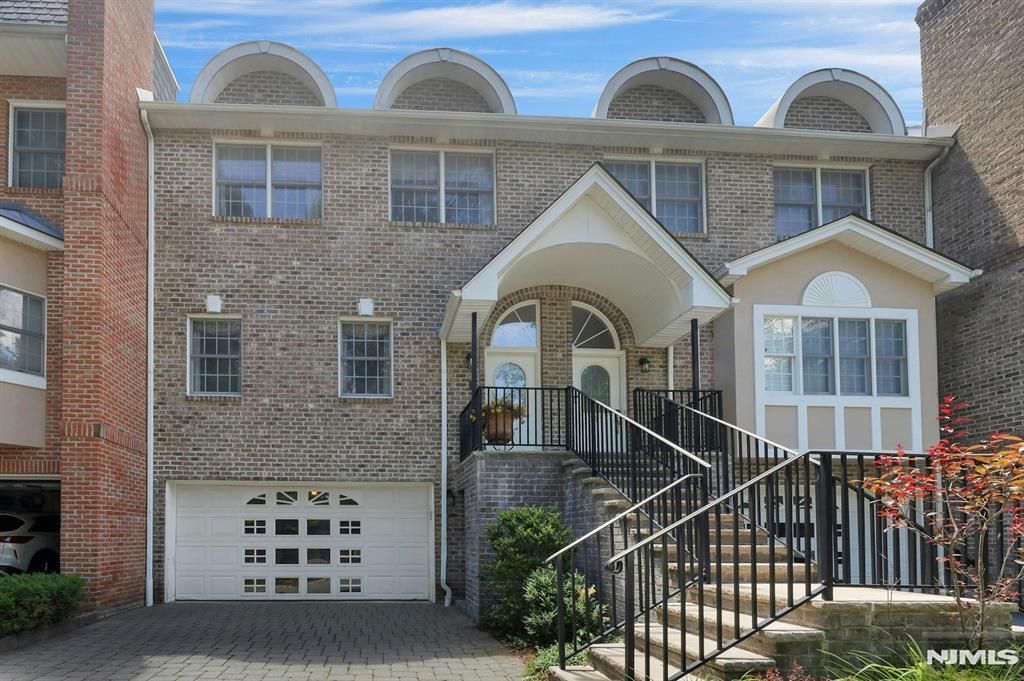 143 Stonegate Trail 44, Cresskill, NJ 07626