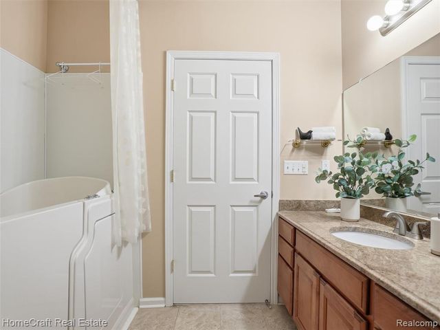 36036 Traditions Drive, Westland, MI 48185