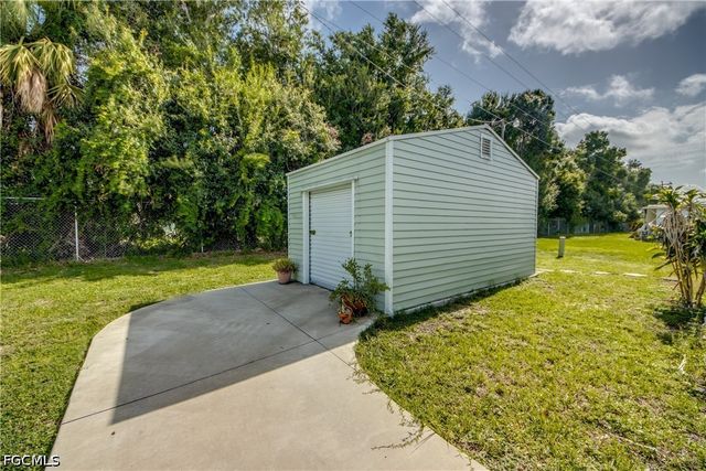 229 Shrub LN N, North Fort Myers, FL 33917