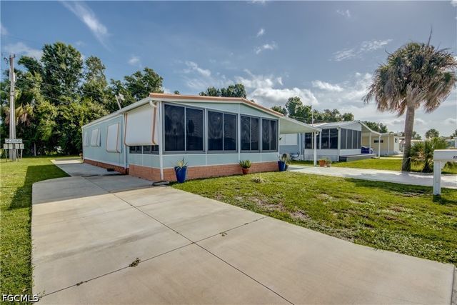 229 Shrub LN N, North Fort Myers, FL 33917