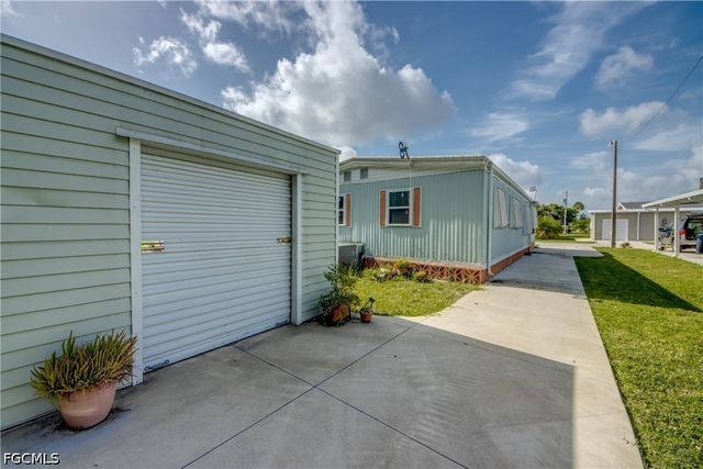 229 Shrub LN N, North Fort Myers, FL 33917