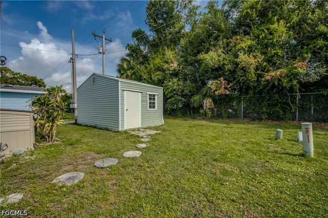 229 Shrub LN N, North Fort Myers, FL 33917