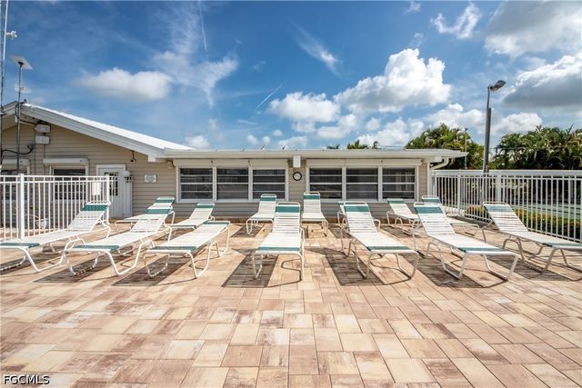 229 Shrub LN N, North Fort Myers, FL 33917