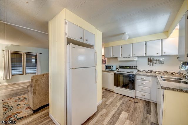 229 Shrub LN N, North Fort Myers, FL 33917