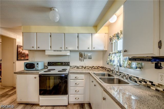 229 Shrub LN N, North Fort Myers, FL 33917