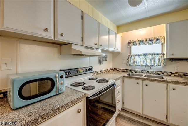 229 Shrub LN N, North Fort Myers, FL 33917