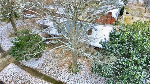 4000 White Plains Ct, Louisville, KY 40218