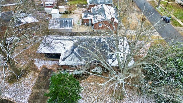 4000 White Plains Ct, Louisville, KY 40218