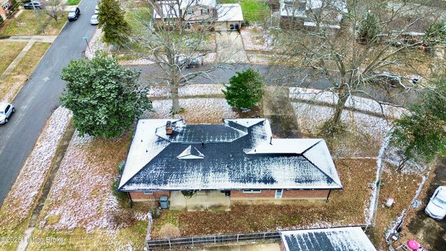 4000 White Plains Ct, Louisville, KY 40218