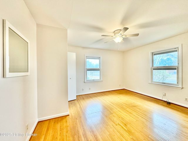 4000 White Plains Ct, Louisville, KY 40218