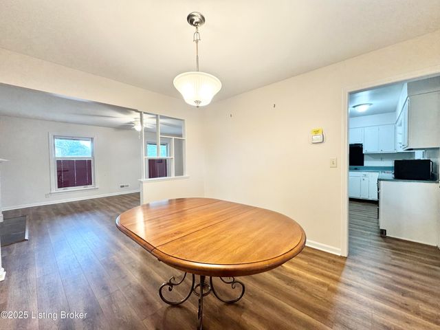 4000 White Plains Ct, Louisville, KY 40218