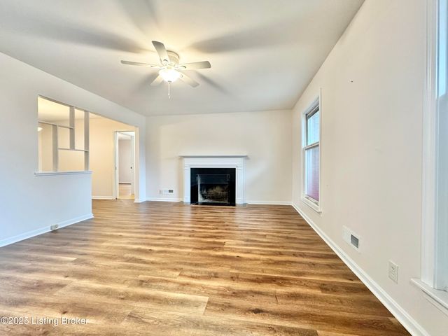 4000 White Plains Ct, Louisville, KY 40218