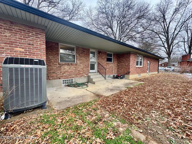 4000 White Plains Ct, Louisville, KY 40218