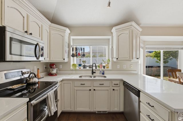 11189 S OHENRY RD, Sandy, UT 84070