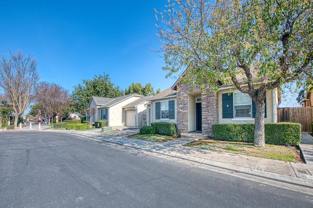 1691 N Monaco, Clovis, CA 93619