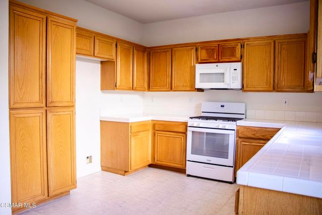 528 Yarrow Drive, Simi Valley, CA 93065
