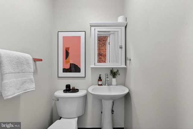 654 ACKER PL NE, Washington, DC 20002